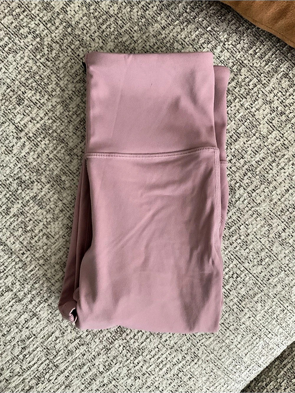 Vuori Women's Leggings in Pink Like New